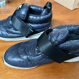 Sorel Boot - size 10 - black nylon velcro